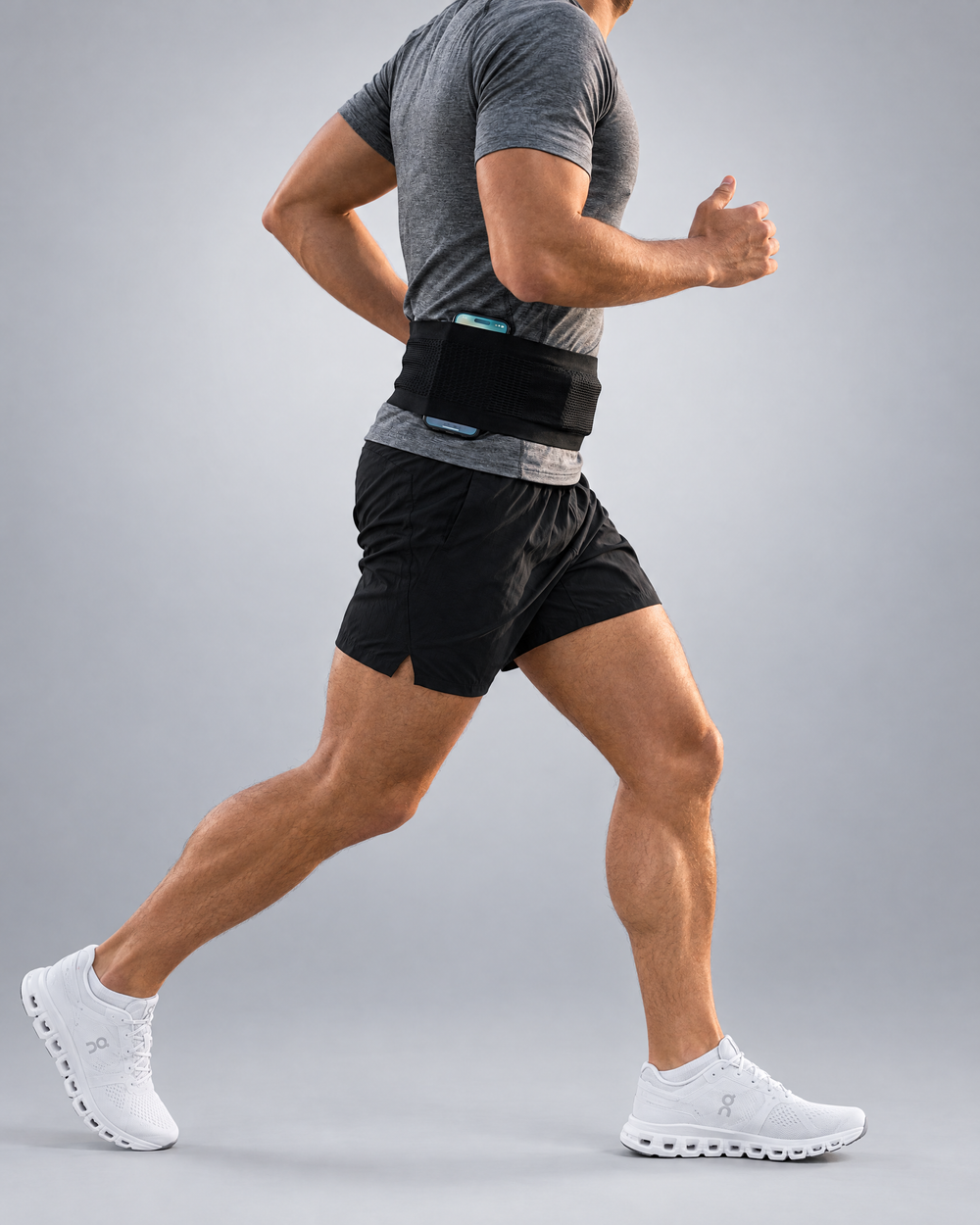 Runner wearing the Stride running belt