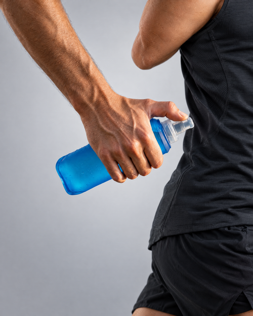 Runner squeezing the collapsible soft flask
